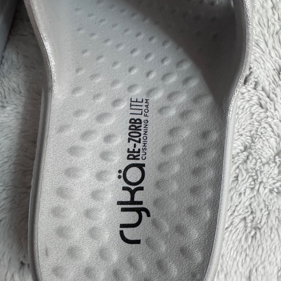 RYKA Slides~Size 7~Silver/Gray~NEW - Picture 10 of 10